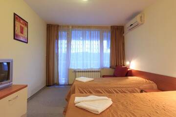 Фото номера Двухместный номер с 2 отдельными кроватями и балконом Отель Relax Coop Hotel г. Вонешта-Вода 5