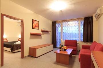Фото номера Люкс с 1 спальней и балконом Отель Relax Coop Hotel г. Вонешта-Вода 15
