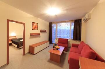 Фото номера Люкс с 1 спальней и балконом Отель Relax Coop Hotel г. Вонешта-Вода 19